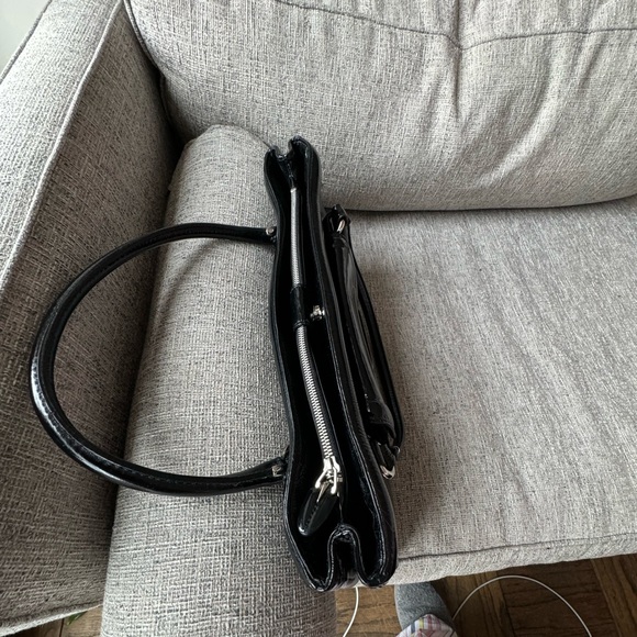 Elie Tahari black patent leather handbag with tortoise shell pocket opening. - Picture 3 of 11